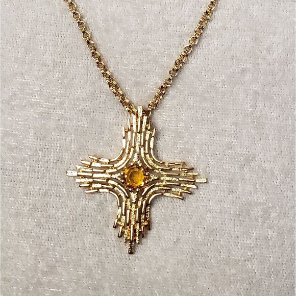 Gold Cross Coventry Pendant Necklace - Picture 3 of 10